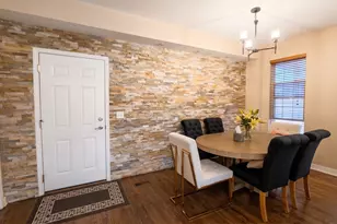 8424 Dawn Ln, Darien, IL 60561 - Photo 11