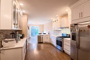 8424 Dawn Ln, Darien, IL 60561 - Photo 9