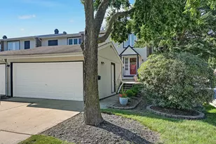 216 Pinewood Ln, Bloomingdale, IL 60108 - Photo 1