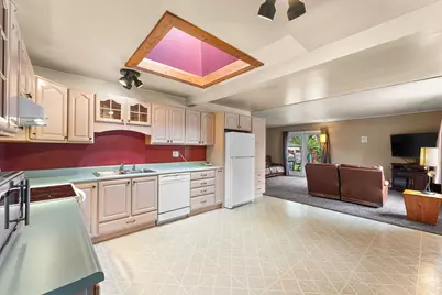 135 Laura Lane, Thornton, IL 60476 - Photo 7