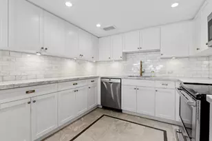 175 E Delaware Pl, Chicago, IL 60611 - Photo 17