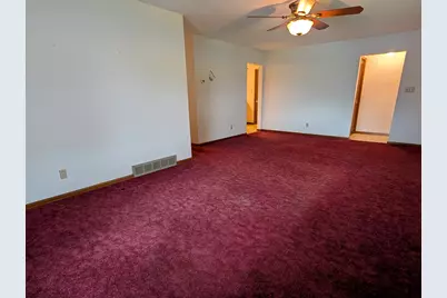 1364 Empire Court, Freeport, IL 61032 - Photo 7