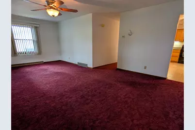 1364 Empire Court, Freeport, IL 61032 - Photo 5