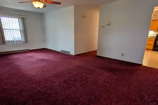1364 Empire Ct, Freeport, IL 61032 - Photo 5