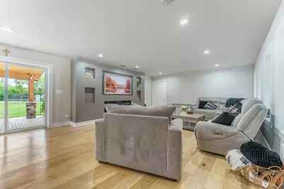 8454 S 85th Court, Hickory Hills, IL 60457 - Photo 5