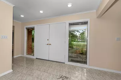 10S073 Clarendon Hills Road, Willowbrook, IL 60527 - Photo 3