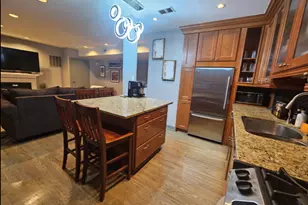 1050 W Dakin St, Chicago, IL 60613 - Photo 9