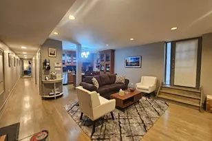 1050 W Dakin St, Chicago, IL 60613 - Photo 3
