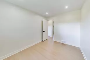 910 E Kimber Ln, Arlington Heights, IL 60005 - Photo 17