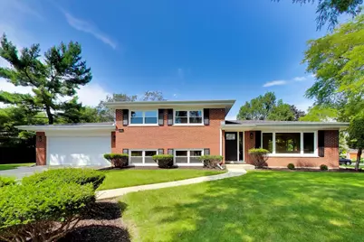 910 E Kimber Lane, Arlington Heights, IL 60005 - Photo 1