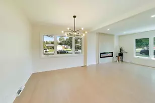 910 E Kimber Ln, Arlington Heights, IL 60005 - Photo 7