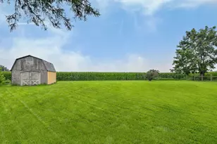 2S557 Bliss Rd, Sugar Grove, IL 60554 - Photo 19