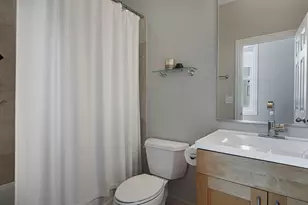 3634 N Fremont St, Chicago, IL 60613 - Photo 9