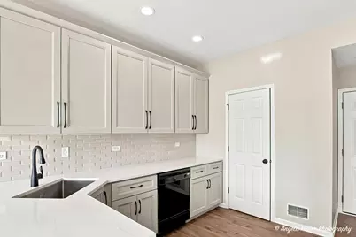 2301 Evergreen Circle, McHenry, IL 60050 - Photo 11