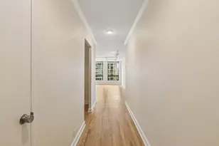 260 E Chestnut St, Chicago, IL 60611 - Photo 3