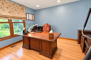 1263 Williamsburg Ln, Crystal Lake, IL 60014 - Photo 9