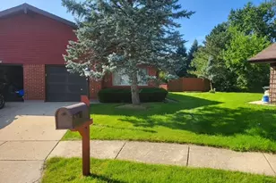 142 Virginia Ct, Streamwood, IL 60107 - Photo 1