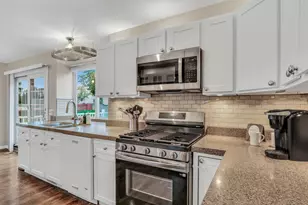 107 Acorn Ct, Round Lake Beach, IL 60073 - Photo 13