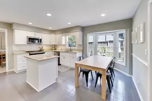 925 Hidden Lake Rd, Naperville, IL 60565 - Photo 11