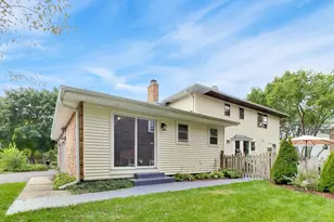 925 Hidden Lake Rd, Naperville, IL 60565 - Photo 27