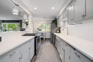 715 Crest St, Wheaton, IL 60189 - Photo 11