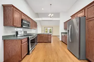 1540 Hillcrest Ln, Woodridge, IL 60517 - Photo 11