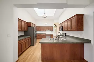 1540 Hillcrest Ln, Woodridge, IL 60517 - Photo 13
