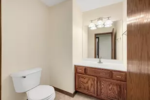 1540 Hillcrest Ln, Woodridge, IL 60517 - Photo 21