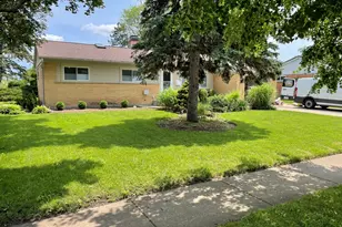 1087 Leahy Cir E, Des Plaines, IL 60016 - Photo 1