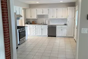 1087 Leahy Cir E, Des Plaines, IL 60016 - Photo 3