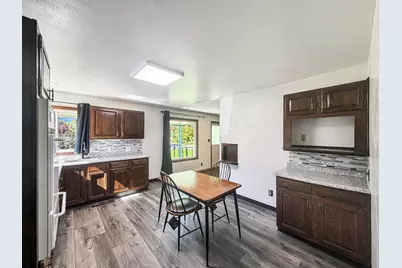 731 N Waddell Avenue, Freeport, IL 61032 - Photo 9