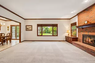 2310 Big Woods Dr, Batavia, IL 60510 - Photo 9