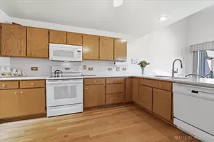 3809 Hagen Ct, Woodridge, IL 60517 - Photo 9