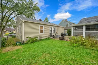115 S Du Bois Avenue, Elgin, IL 60123 - Photo 23