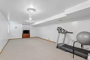 1251 N Scarlet Dr, Addison, IL 60101 - Photo 17
