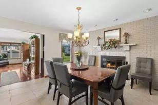 1251 N Scarlet Dr, Addison, IL 60101 - Photo 9