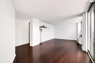 3925 Triumvera Dr, Glenview, IL 60025 - Photo 3