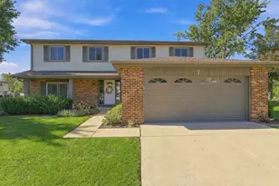 7 Pheasant Ct, Woodridge, IL 60517 - Photo 1