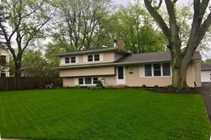 340 Sycamore Dr, Naperville, IL 60540 - Photo 1