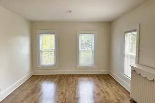 404 Mountain St, Elgin, IL 60123 - Photo 3