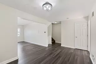 1931 Farnham Ct, Schaumburg, IL 60194 - Photo 9