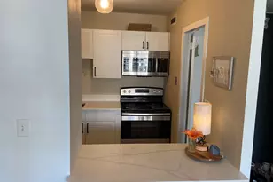 70 W Burton Pl, Chicago, IL 60610 - Photo 7