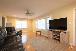 11548 S Neenah Ave, Worth, IL 60482 - Photo 9