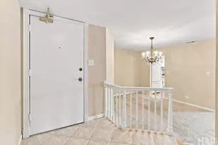 1082 Creekside Ct, Wheeling, IL 60090 - Photo 3