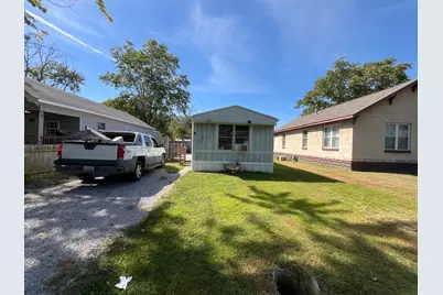 1004 Case Street, Centralia, IL 62801 - Photo 3