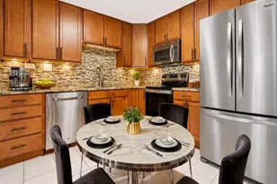 375 Plum Creek Dr, Wheeling, IL 60090 - Photo 5