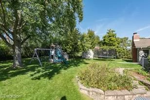 8102 Tennessee Ave, Willowbrook, IL 60527 - Photo 27