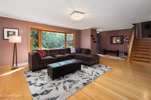 8102 Tennessee Ave, Willowbrook, IL 60527 - Photo 3