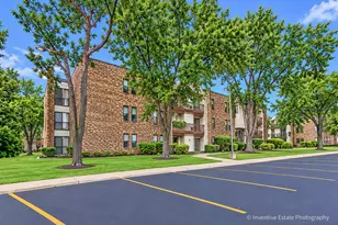 2212 Country Club Dr, Woodridge, IL 60517 - Photo 5