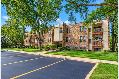 2212 Country Club Drive #4, Woodridge, IL 60517 - Photo 3